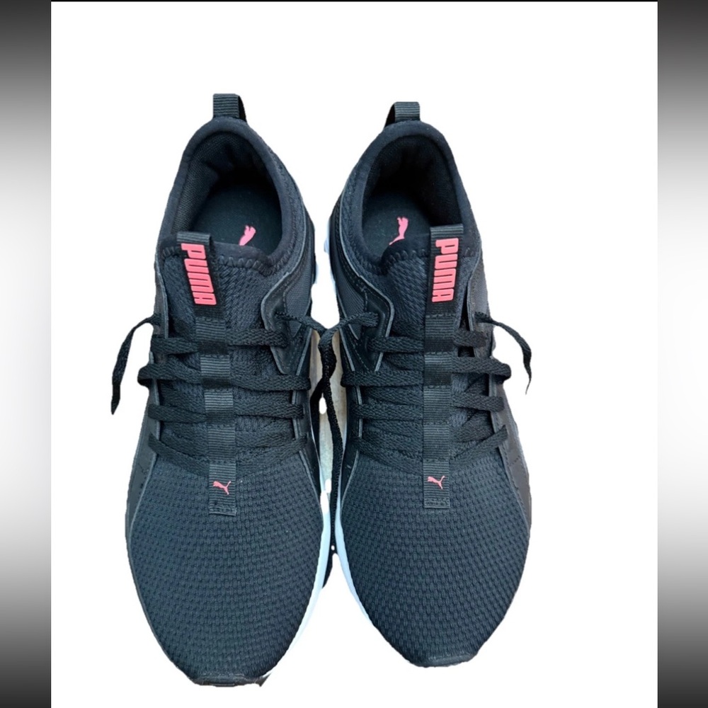 Puma Women’s athletic shoes Black/Pink Size 8.5 NWOB